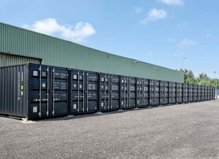 Opslagcontainers van De Vries Opslagverhuur in Dokkum