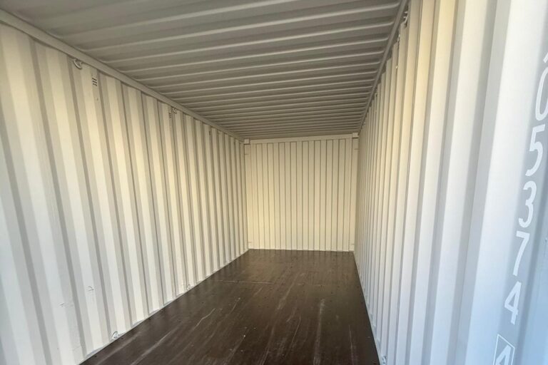Binnenkant van een geventileerde opslagcontainer in Dokkum